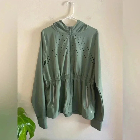 Cali Brand Green Athletic Jacket. Very Thin and Flattering. - Picture 1 of 8